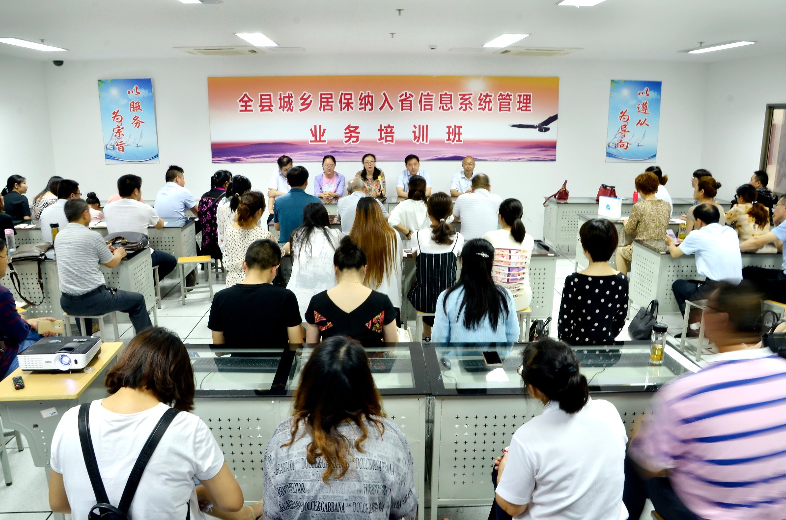 如东人口数_如东女孩野外人身摄影(2)