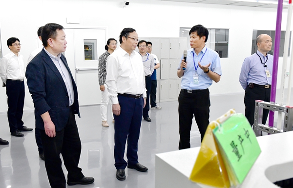 5月13日下午,市委书记徐惠民在南通高新区调研城市建设,园区发展,产业