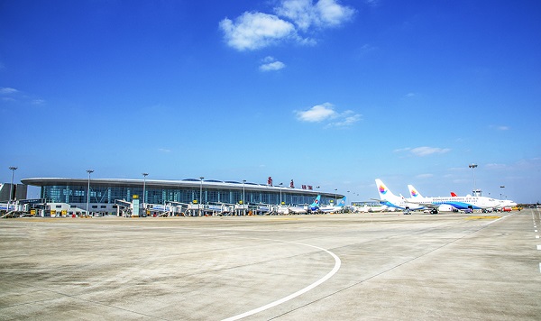 南通空港产业园管理办公室常务副主任,兴东街道党工委