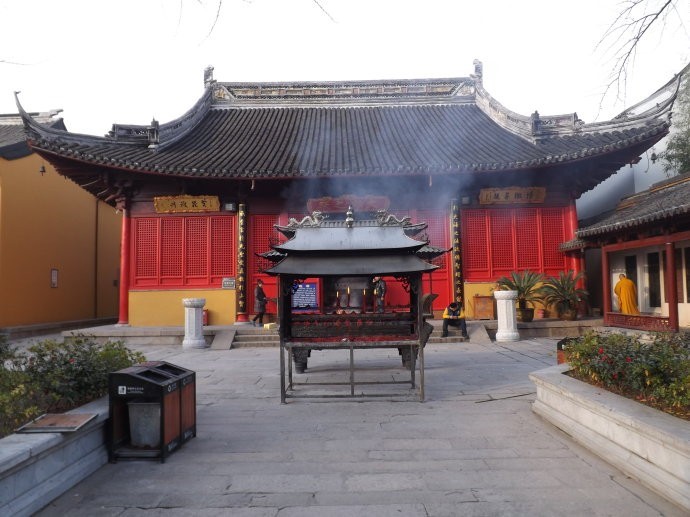 南通天宁禅寺始建于唐朝,是南通年代久,规模较大而又保存较好的.