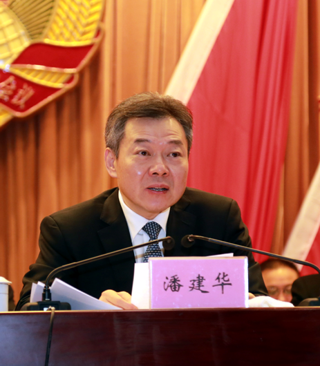 县委书记潘建华作开幕讲话