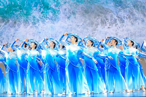 颁奖.jpg 颁奖.jpg