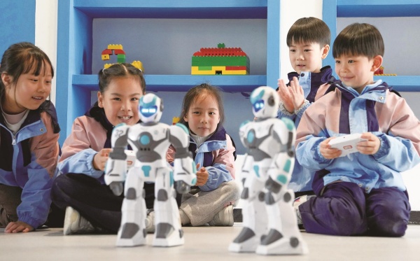 机器人进课堂，萌娃开启科技探索之旅.jpg