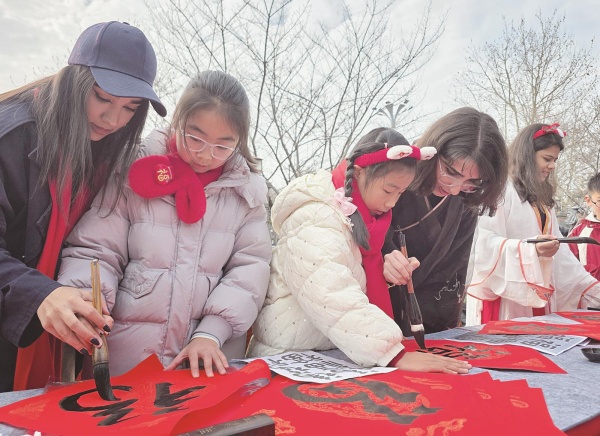 博物馆里寻年味 骐骥驰骋迎新春.jpg