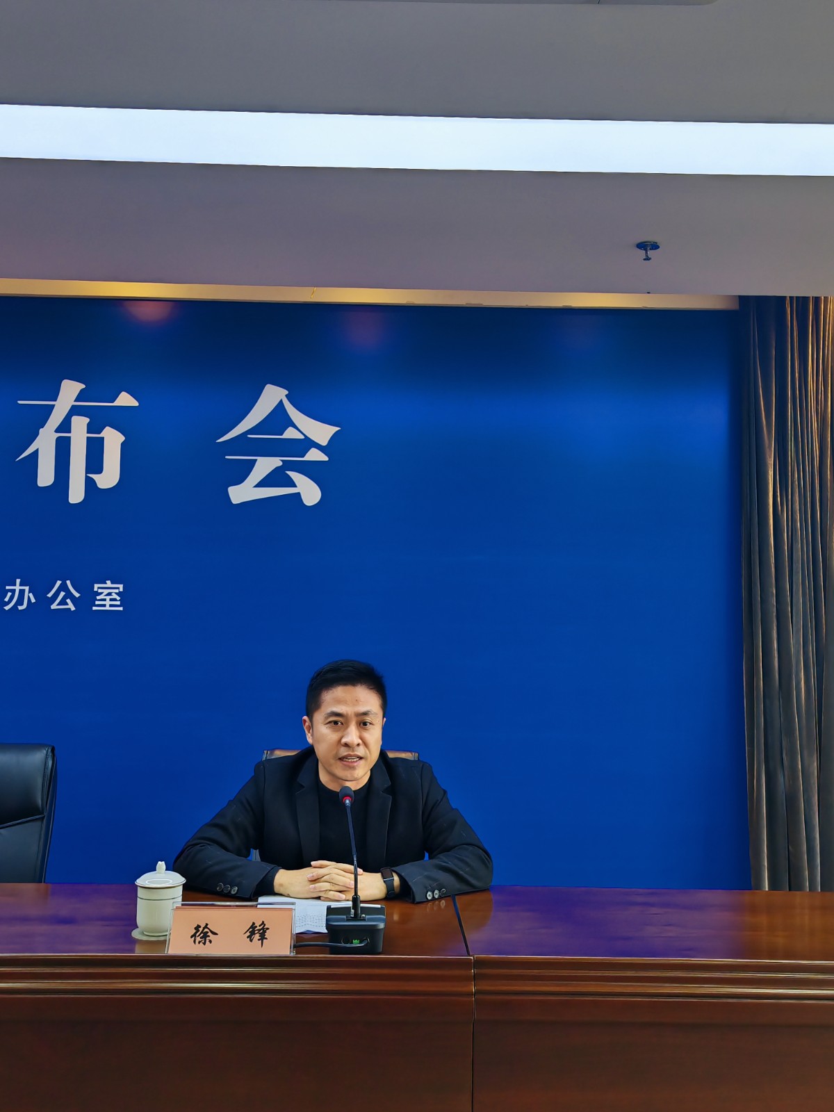 徐锋.jpg