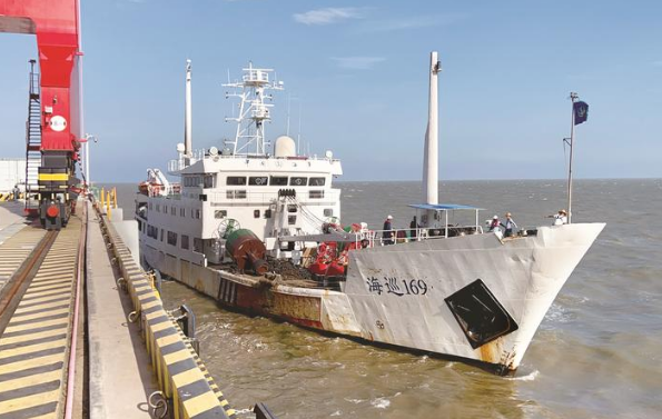 当前位置:>首页>新闻中心>图片新闻>记者昨天从如东航标管理站获悉